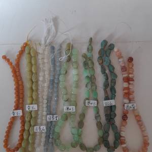 半價清理存貨。八條天然寶石珠串,約15/16寸，單一條120元，一手八條全部售480元。n...