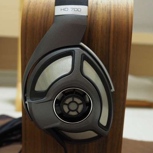 【外觀近乎全新｜有盒】Sennheiser HD700 + 平衡升級線 Sennheiser CH700S