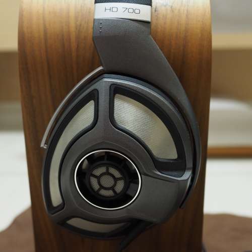 【外觀近乎全新｜有盒】Sennheiser HD700 + 平衡升級線 Sennheiser CH700S