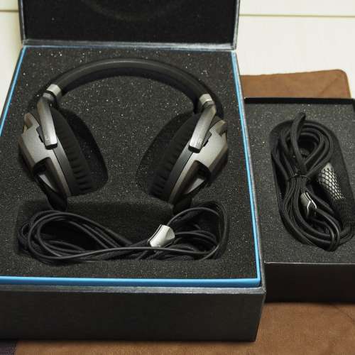 【外觀近乎全新｜有盒】Sennheiser HD700 + 平衡升級線 Sennheiser CH700S