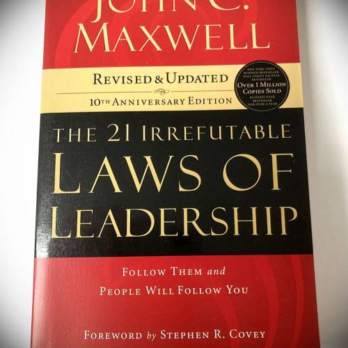 书籍(增值书/兴趣书/参考书/教科书/课外书) THE 21 IRREFUTABLE LAWS OF LEADERSHI...