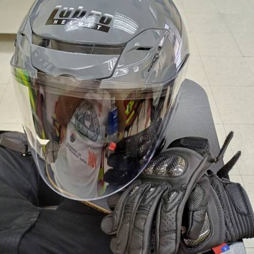 m碼頭盔(有盒有袋)加s碼手套