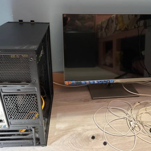 9成5新 桌上電腦連mon