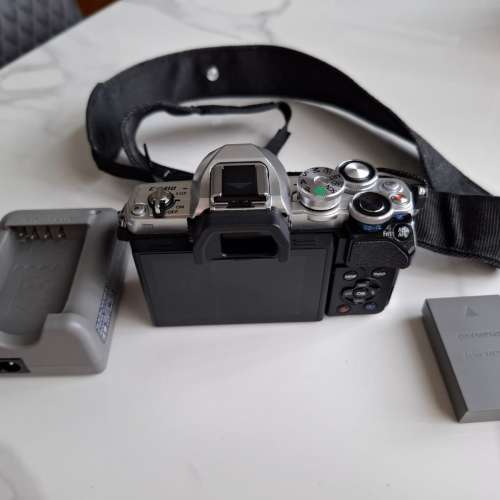 Olympus OM 10 Mark IIIS Body  加 LUMIX G LEICAＤＧVIRIO ELMARIT 12-60MM f2.8-...
