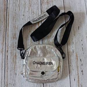 全新 CHAOMEIREN Sling Bag 銀色 超輕 斜揹袋 單肩袋