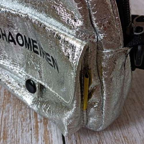 全新 CHAOMEIREN Sling Bag 銀色 超輕 斜揹袋 單肩袋
