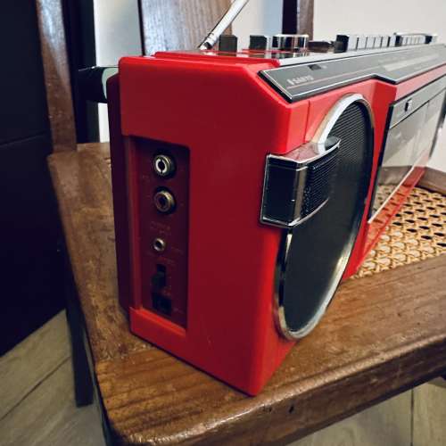 出售Sanyo 三洋 boombox一部，fm接收正常，cassette失效，可使用Aux接駁外置籃牙，...