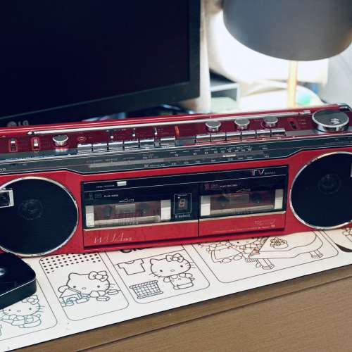 出售Sanyo 三洋 boombox一部，fm接收正常，cassette失效，可使用Aux接駁外置籃牙，...