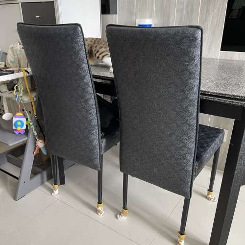 岩板餐桌連4張椅子