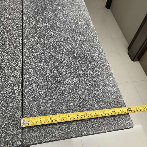 岩板餐桌連4張椅子