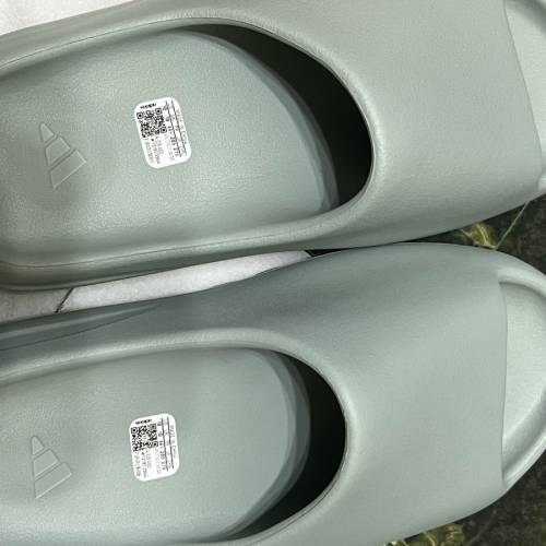 Yeezy Slide Salt最新海鹽配色