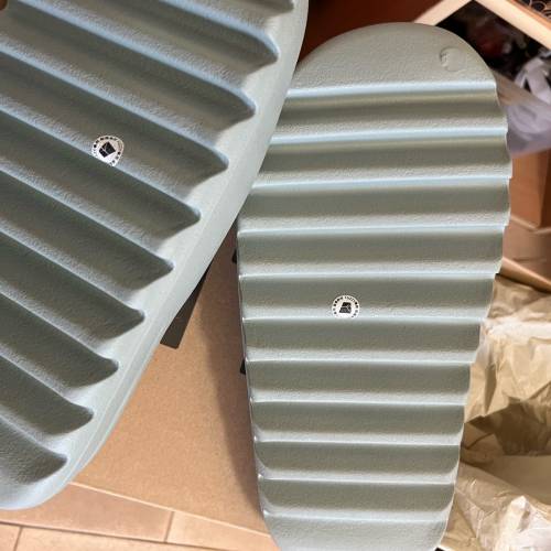 Yeezy Slide Salt最新海鹽配色