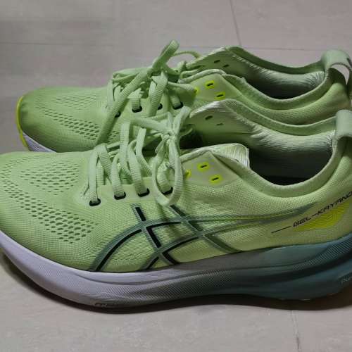 全新$1390購入，穿了兩次室內，幾小時，鞋墊從未用過，已用酒精抹乾淨，只有少量痕...