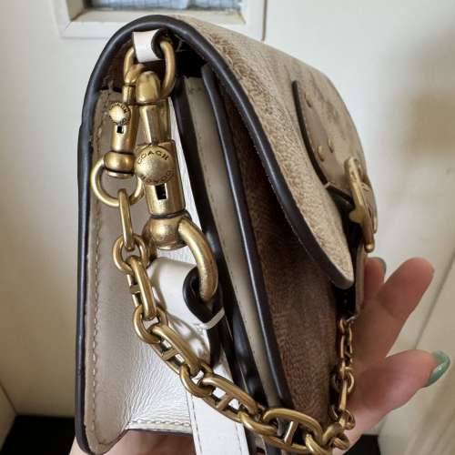 Coach 鏈袋100% 全新（60% Off)
