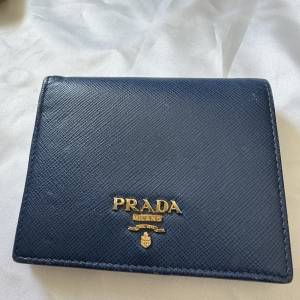 Prada 銀包