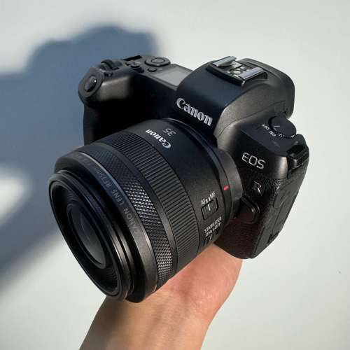 Canon EOS R; RF 35mm f/1.8; EF-EOS R adapter; BG-E22 Battery Grip