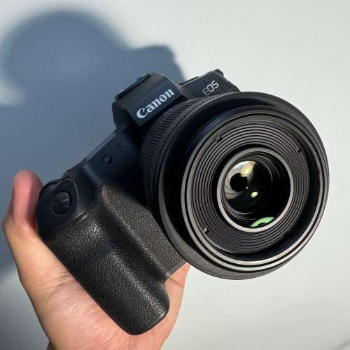 Canon EOS R; RF 35mm f/1.8; EF-EOS R adapter; BG-E22 Battery Grip