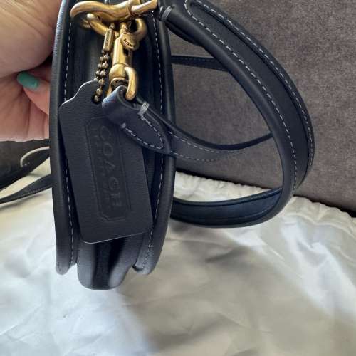 Coach 腋下包 2折出售