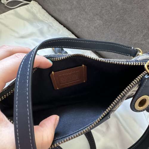 Coach 腋下包 2折出售