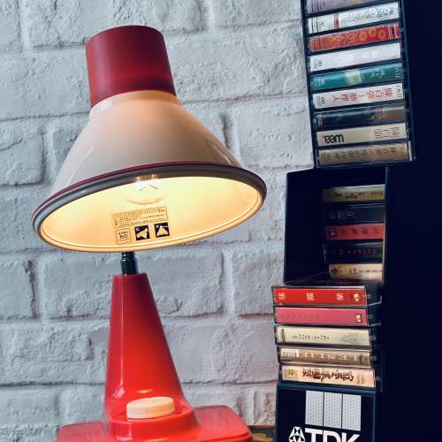 出售 昭和時期 vintage 日本小泉產業座枱燈一箋，全新庫存品,但燈座面右上有小花痕,...