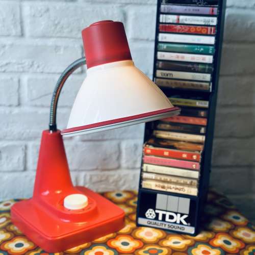 出售 昭和時期 vintage 日本小泉產業座枱燈一箋，全新庫存品,但燈座面右上有小花痕,...