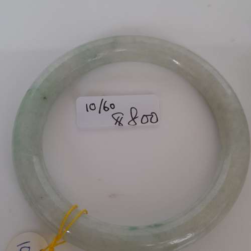 翡翠A玉圓條形手鈪，圓滑好水頭。每隻價錢如照片顯示，兩隻八折，四隻七折。no.12....