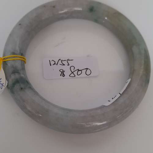 翡翠A玉圓條形手鈪，圓滑好水頭。每隻價錢如照片顯示，兩隻八折，四隻七折。no.12....