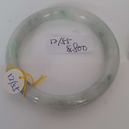 翡翠A玉圓條形手鈪，圓滑好水頭。每隻價錢如照片顯示，兩隻八折，四隻七折。no.12....