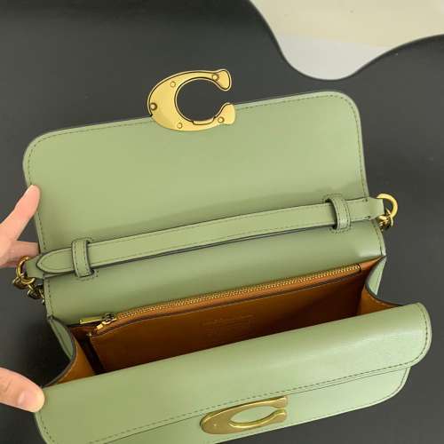 Coach蔻馳新款idol法棍 腋下包