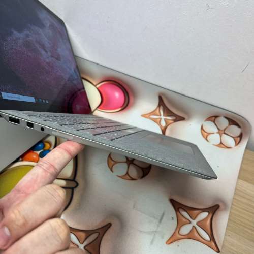 荃灣旗艦店，全新質素) Microsoft Surface Laptop 2 i5 8350/8gb ram 128gb ssd/13...