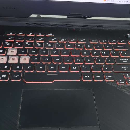 i7-10750H 6核12線程接近12個CPU在運作。打機gaming laptop ASUS ROG Strix G15 G5...