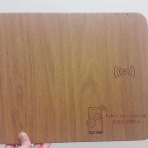 無線叉電_滑鼠板