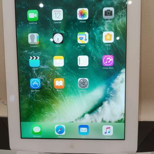Apple iPad 4 16G WiFi Version  9.7 吋 屏 9.7 inches Screen  只在公司做軟件測試...