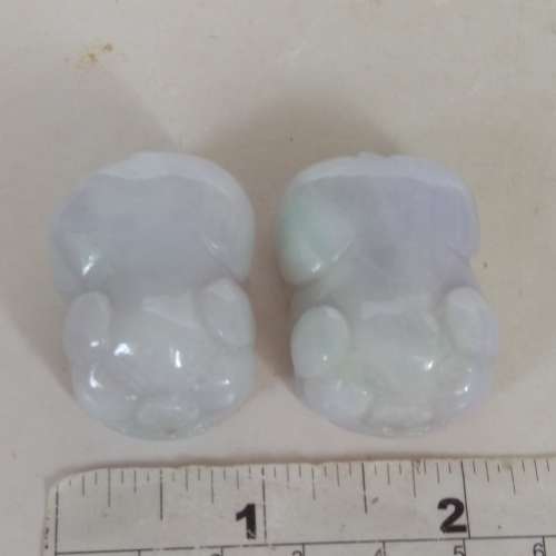 一對翡翠A玉約1.5吋肥豬仔小擺件。亦可作吊墜用。淺紫色調工，no.A14.8.24