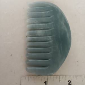 翡翠A玉，按摩梳，約3x2寸，厚度約12mm，好工圓滑好水頭。送禮自用佳品。no.B15.8.24