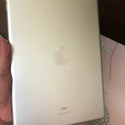 Full set 99% new iPad 8 128gb WiFi only  battery 100% one month warranty
