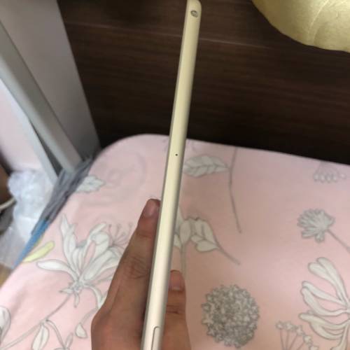 Full set 99% new iPad 8 128gb WiFi only  battery 100% one month warranty