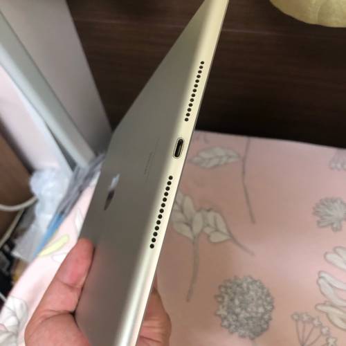 Full set 99% new iPad 8 128gb WiFi only  battery 100% one month warranty