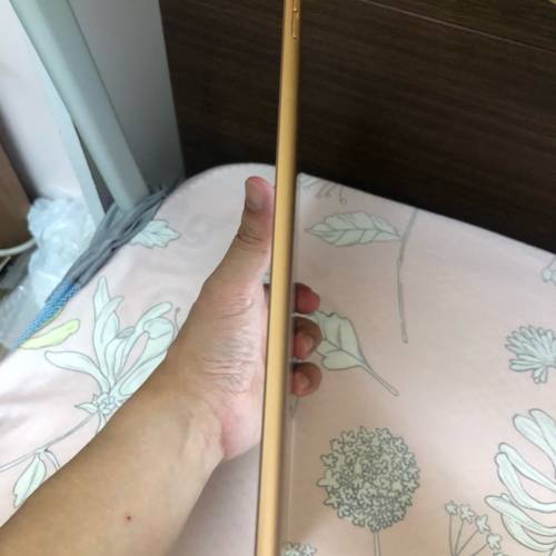 Rose gold - Full set 98%new iPad 7 128gb WiFi only one month warranty