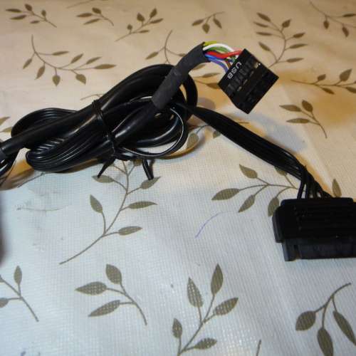 Corsair iCUE Commander PRO 智慧型 RGB 燈光和風扇速度控制器