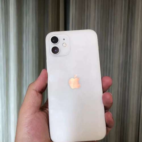 Iphone 12 256GB 行貨，電池效能100 % ，5g 雙咭雙待，贈送全新保護套及玻璃鋼化貼！