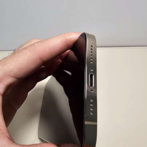 iPhone 13 Pro Max 256G  gold，使用原裝case 同貼mon貼