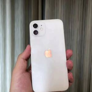 Iphone 12 256GB 電池效能100 % ，5g 雙咭雙待，贈送全新保護套及玻璃鋼化貼！