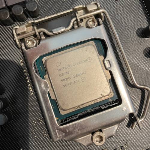 Strix B250F Gaming + G3900 + 4GB ram