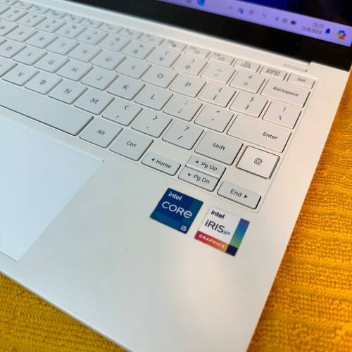 極新Samsung Galaxy Book Ion2 13.3"(11代 i5/8Gb/512 SSD/QLED)