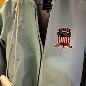 Avirex blue leather jacket 外套 皮衣
全新從未穿過，冇牌，XS