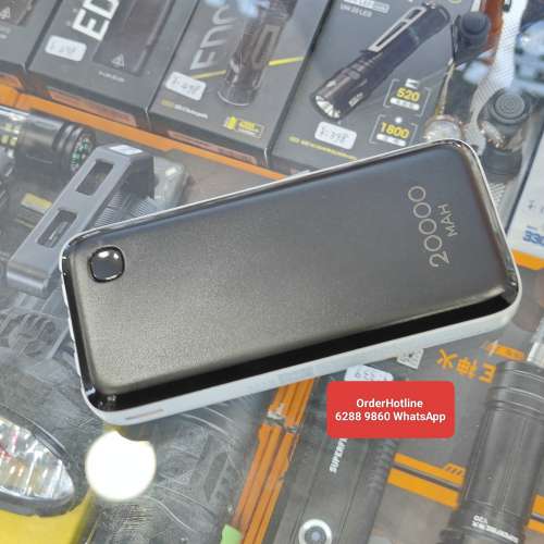 Super Power Bank 20000 mAh. 高品質移動電源 足料充電寶. 5個輸出。數碼顯示屏