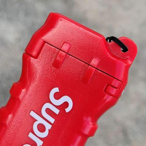 Supreme 塑膠潛水電筒