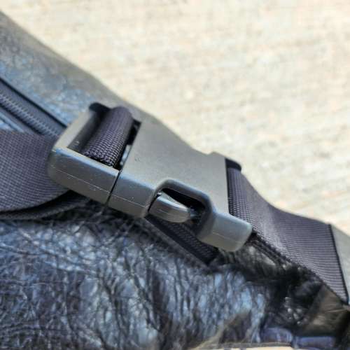 Balenciaga真皮大腰包