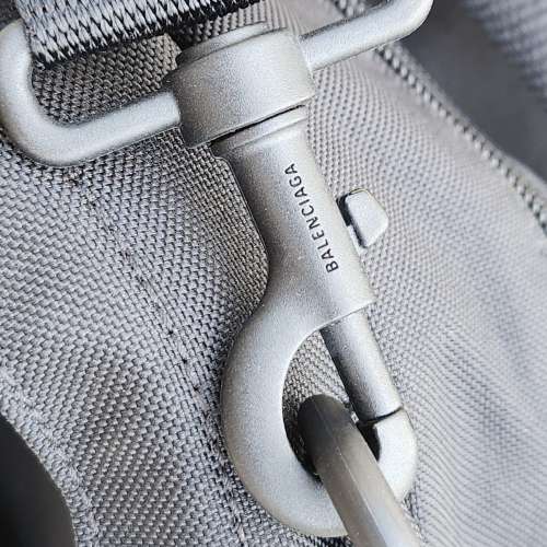Balenciaga尼龍運動袋